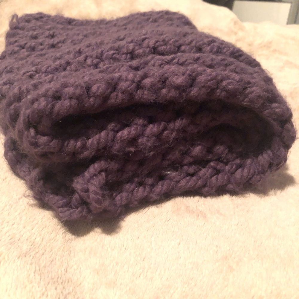 Knitted purple scarf - Picture 2 of 2
